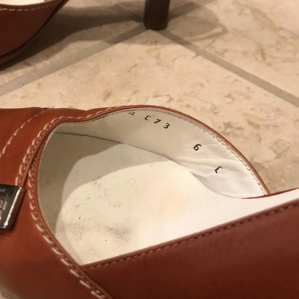 Vintage Salvatore Ferragamo Y2K leather slingback round toe contrast stitch heel